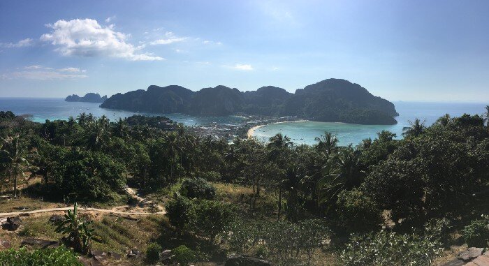 Остров Пхи-Пхи - настоящая жемчужина Таиланда. Белый песок, синее море, экзотическая кухня и масса развлечений