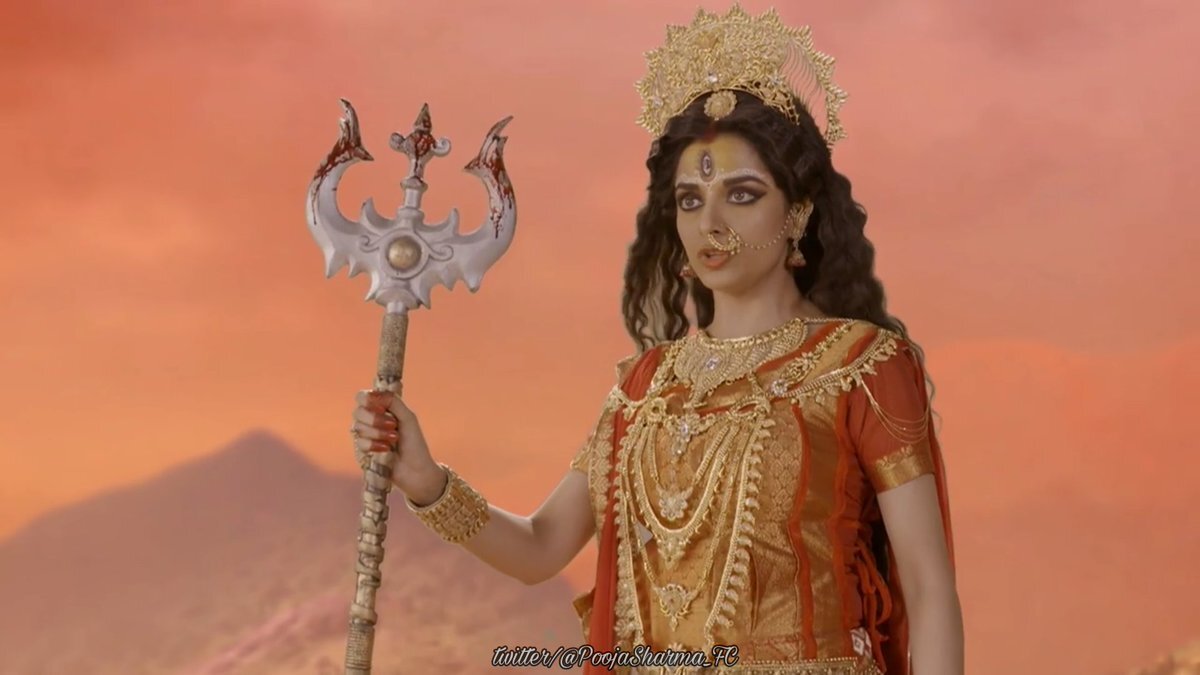 Пуджа Шарма в роли Дурги. Кадр из сериала Махакали - конец это начало. 