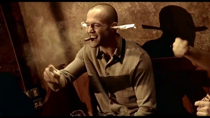 Джейсон Стетхем в фильме "Карты, деньги, два ствола".