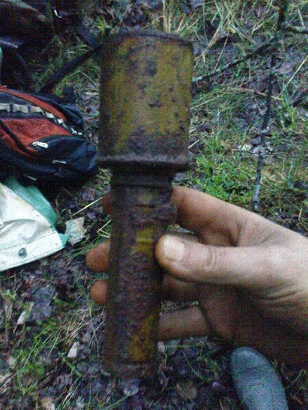  ручная граната РГД-33. Так держать очень опасно. 