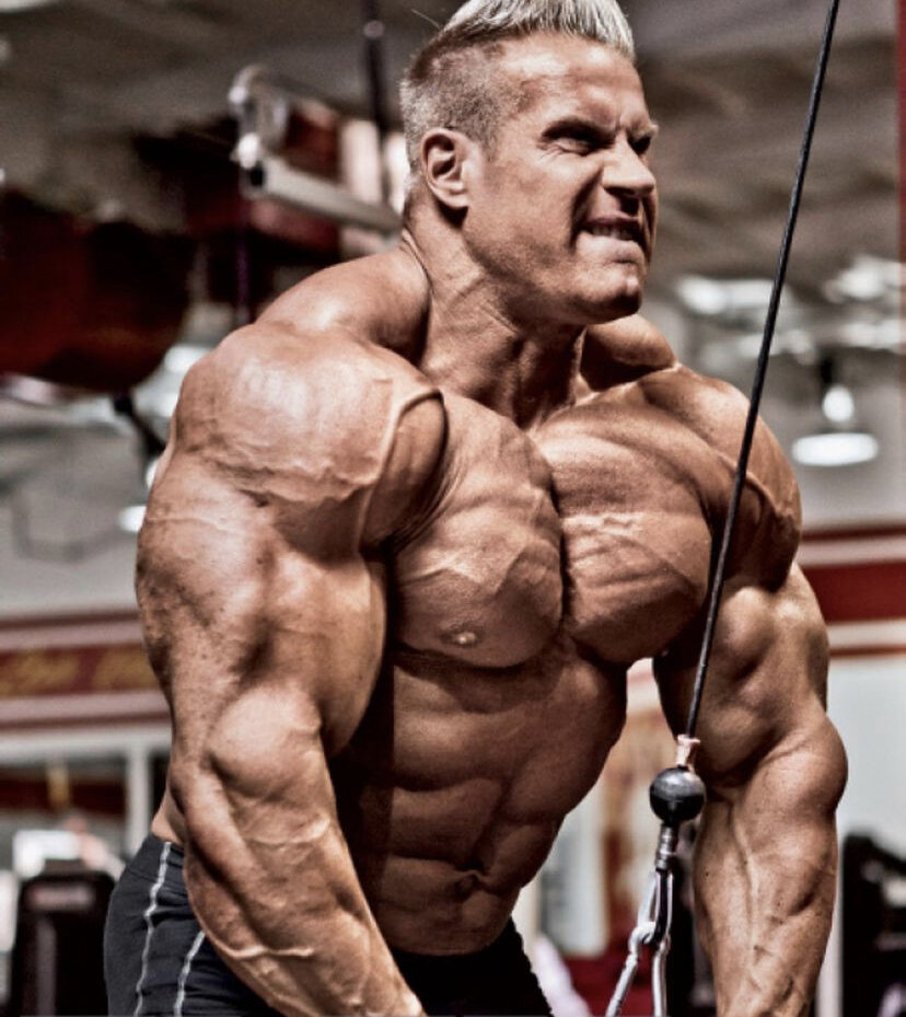 Чтобы накачаться, надо придерживаться разнообразия в тренировках