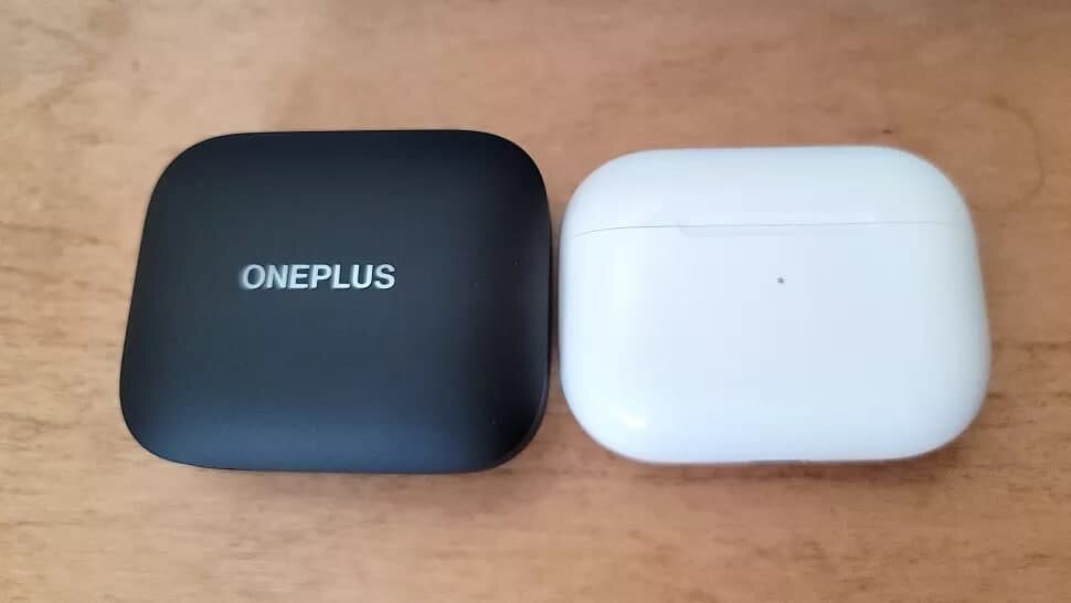 Кейс OnePlus Buds Pro менее маркий по сравнению с футляром Apple AirPods Pro, он также получил защиту от брызг. Фото: Regan Coule, Future