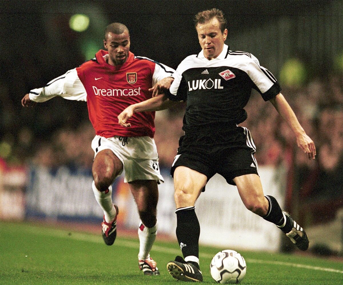 Василий Баранов против ещё молодого Эшли Коула. Арсенал - Спартак 1:0 8 марта 2001 года. Лига Чемпионов.