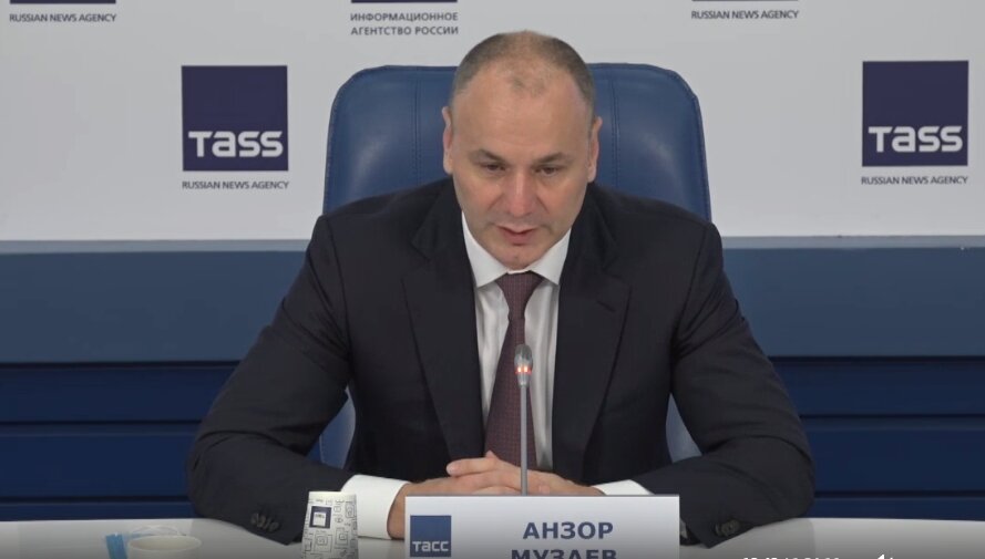 Глава Рособрнадзора Анзор Музаев во время онлайновой встречи с родителями 14 октября 2022 г. Скрин видеозаписи