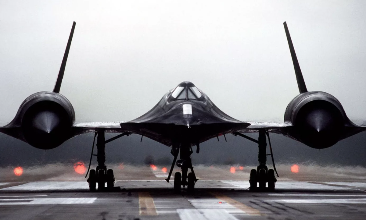 Быстрые самолеты. Самолет SR-71 Blackbird. Локхид SR-71. Lockheed SR-71 (чёрный Дрозд). Самолет SR 71 Blackbird черный Дрозд.