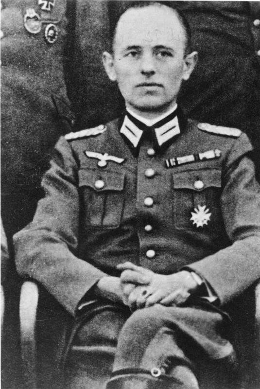 Рейнхард Гелен (3 апреля 1902, Эрфурт — 8 июня 1979, Мюнхен) — немецкий военный деятель, генерал-лейтенант (c 9 апреля 1945) вермахта в период Второй мировой войны, один из руководителей разведки на Восточном фронте. Создатель «Организации Гелена», позже преобразованной в Федеральную разведывательную службу Германии (BND). Первый президент Федеральной разведывательной службы (BND) - Википедия