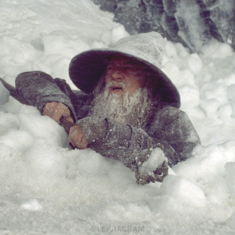 пошли через час. пошли через час. гэндальф по снегу. фродо зачем мы пошли через. зачем мы пошли через.