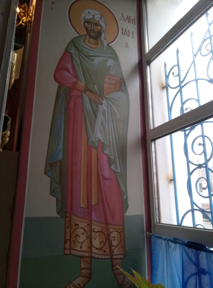 Храма Успения Пресвятой Богородицы "за верхом" г. Калуга. Изображение находится на откосе окна у иконы Богородицы «Всецарица» в главном приделе.  Имя Дамиан с евр. переводится как смиренный, покоренный.