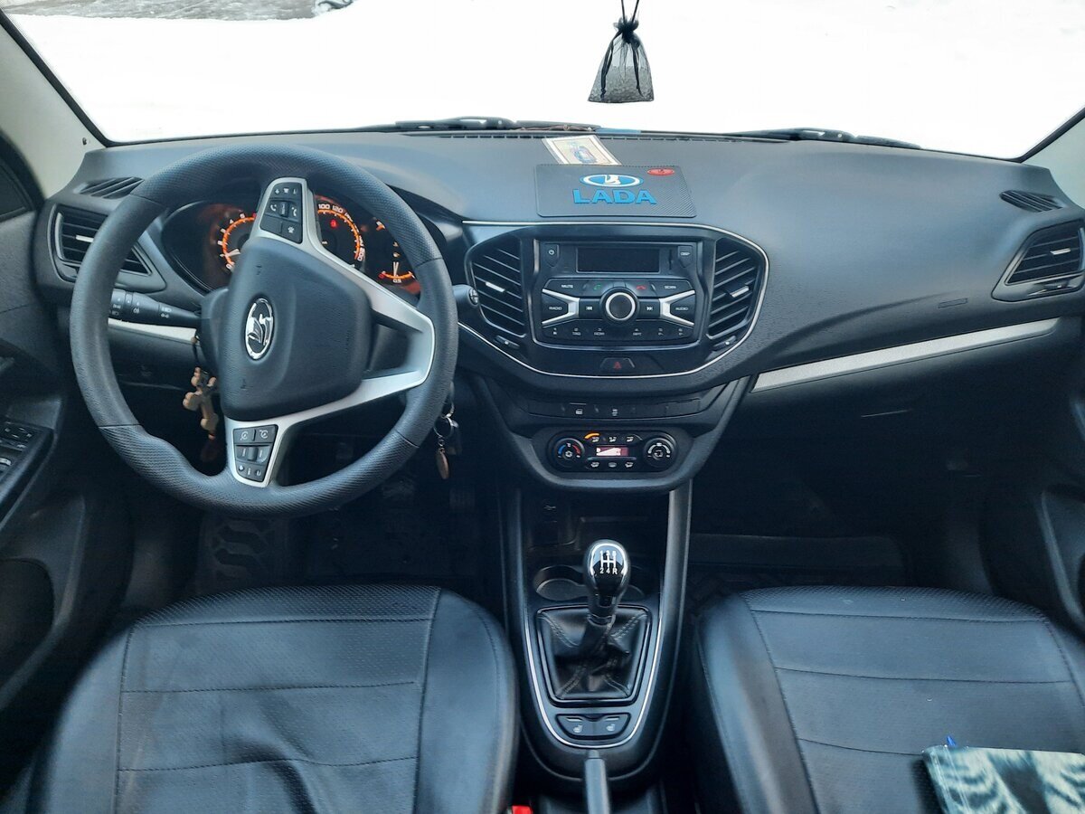 Интерьер исполнен неплохо.