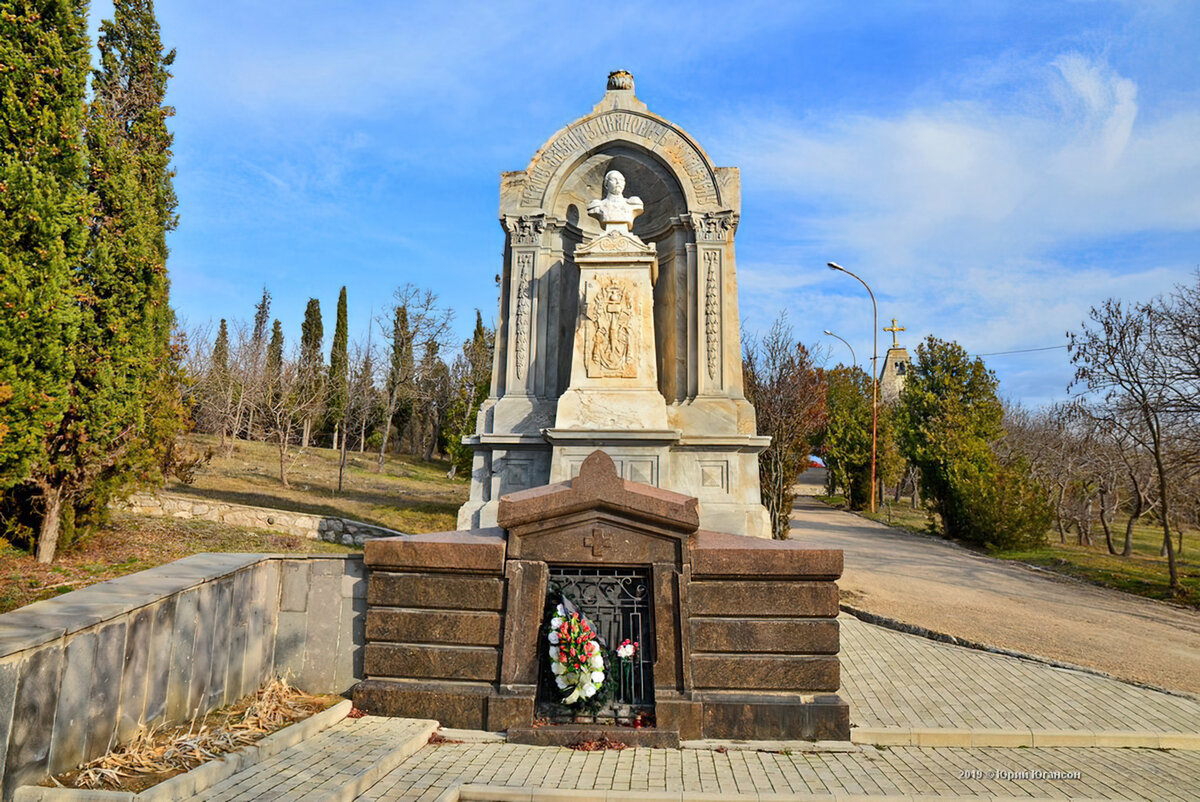 Севастополь площадь с храмом