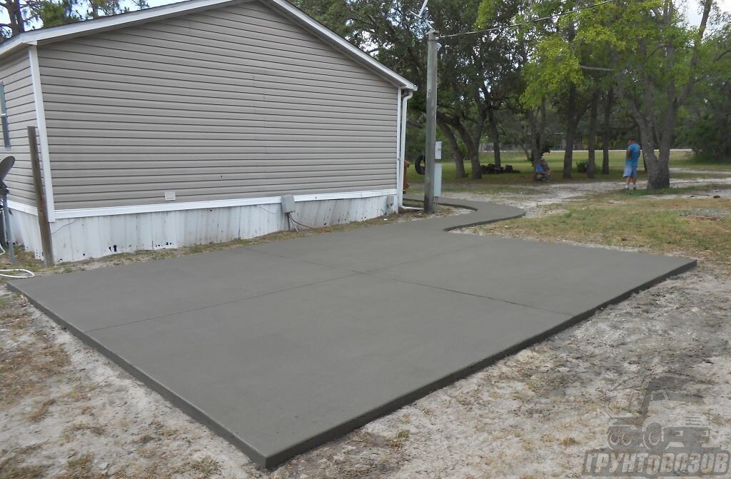 Бетон во дворе частного дома