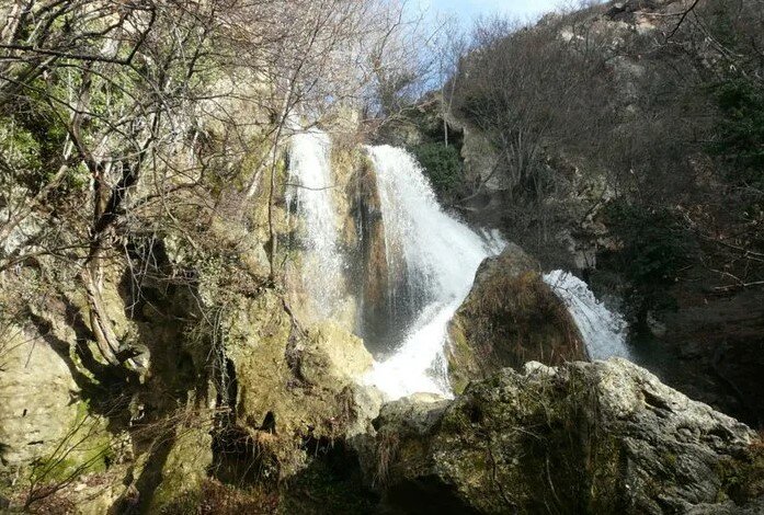 Источник Карасу-Баши весной. Караби-Яйла. Алушта