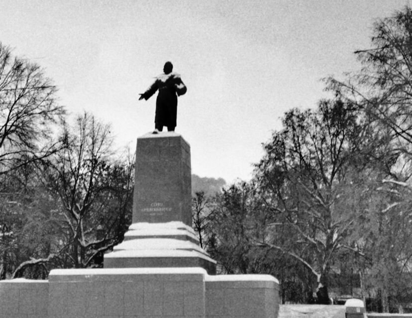 Памятник Григорию Орджоникидзе, Уралмаш