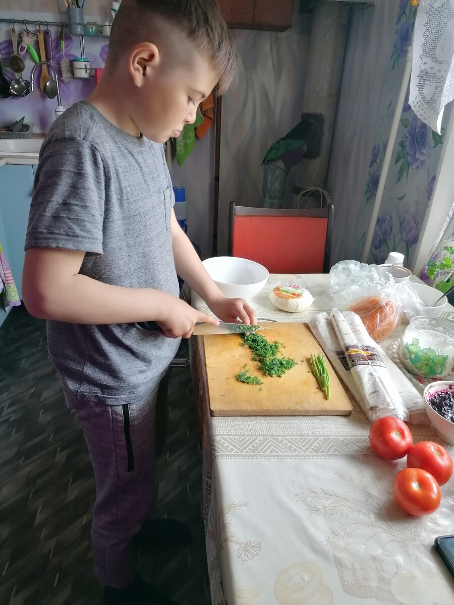 готовит конвертики