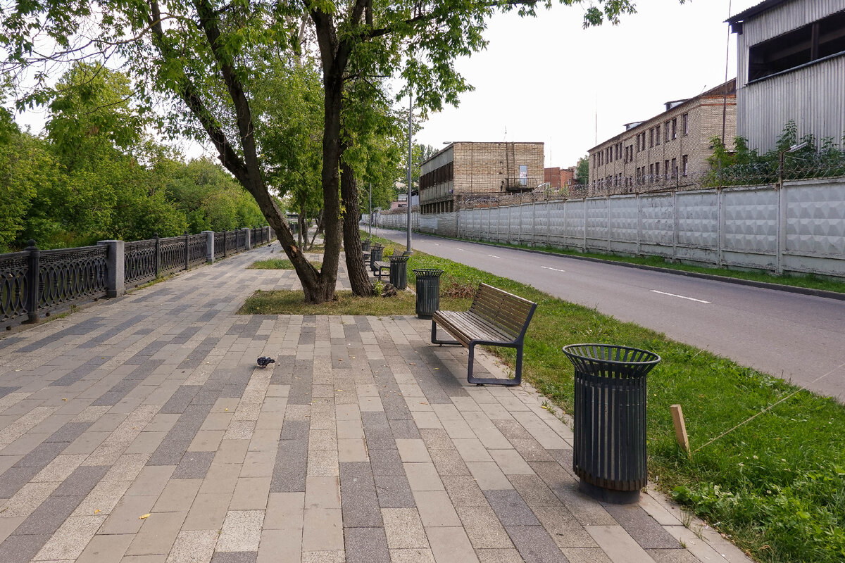 Побывал на набережной имени великого Говорухина в Москве и стало обидно.  Еще бы мусорный полигон в честь него назвали | Горожанин | Дзен