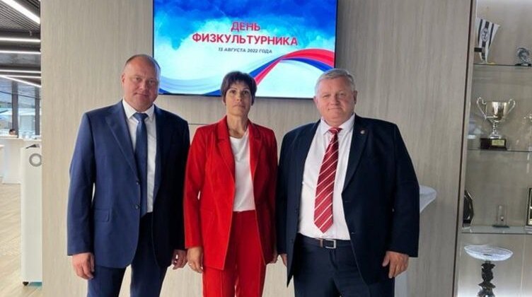    Орденами Дружбы были награждены три дзержинских тренера – Юрий Назаренко, Галина Кошелева и Денис Дорогаев Светлана Лёвкина