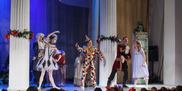    Царская елка в Николаевском дворце.николаевский-дворец.рф.