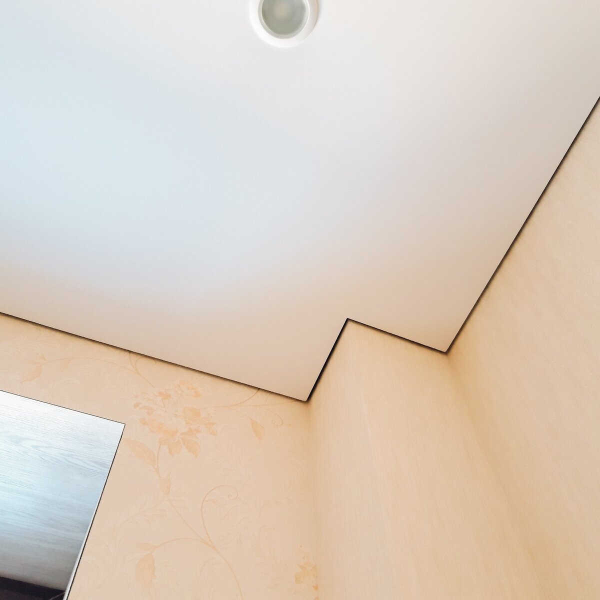 Теневой плинтус 