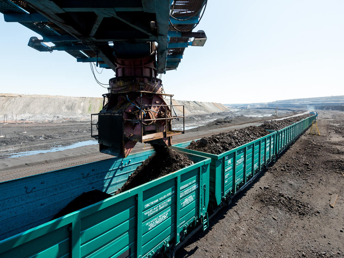 Погрузка угля в железнодорожный состав