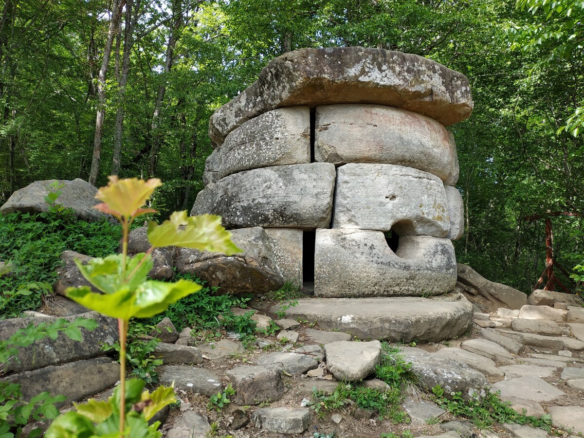 Дольмены реки жане
