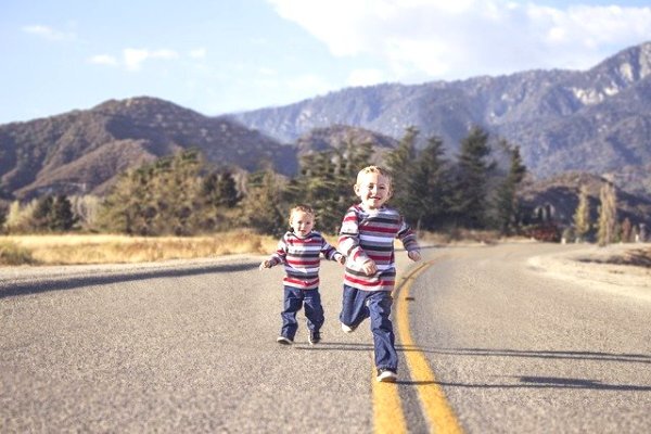 Росли дружными мальчишками