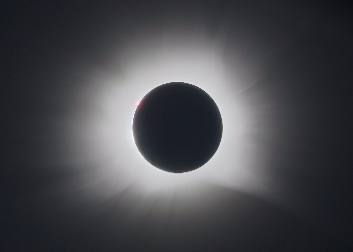 Солнечное затмение 9 апреля 2024. Солнечная корона фото. Затмение 9го апреля.