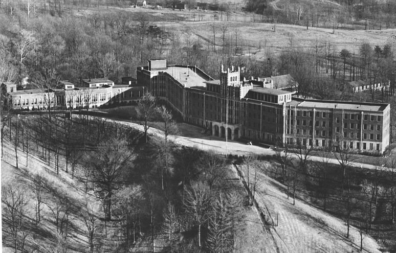 Заброшенный санаторий, подробнее ищите у на нашем канале "Фото призрака беременной девушки"