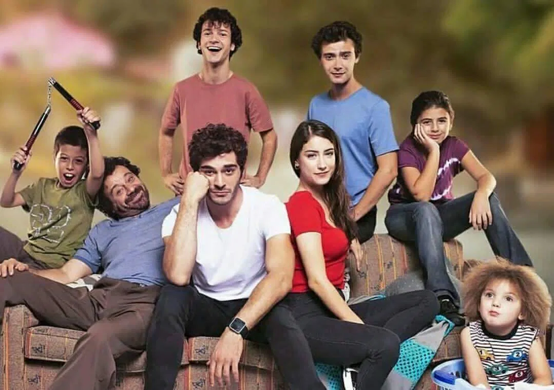 Наша история. Турецкий сериал наша история Постер. Биздин апке турецкий сериал. Bizim Hikaye турецкий. La familia фильм 2017