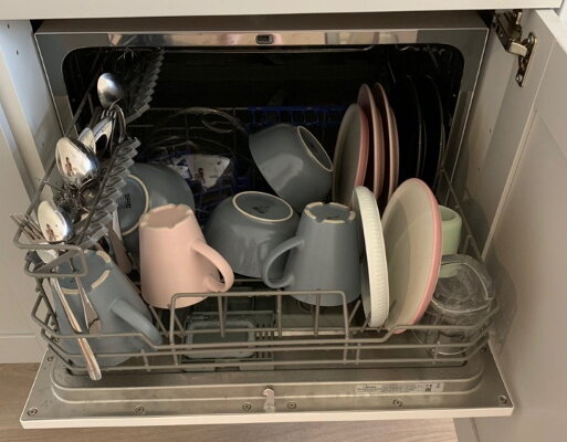 Грязную посуду ставить сразу в посудомойку, минуя раковину