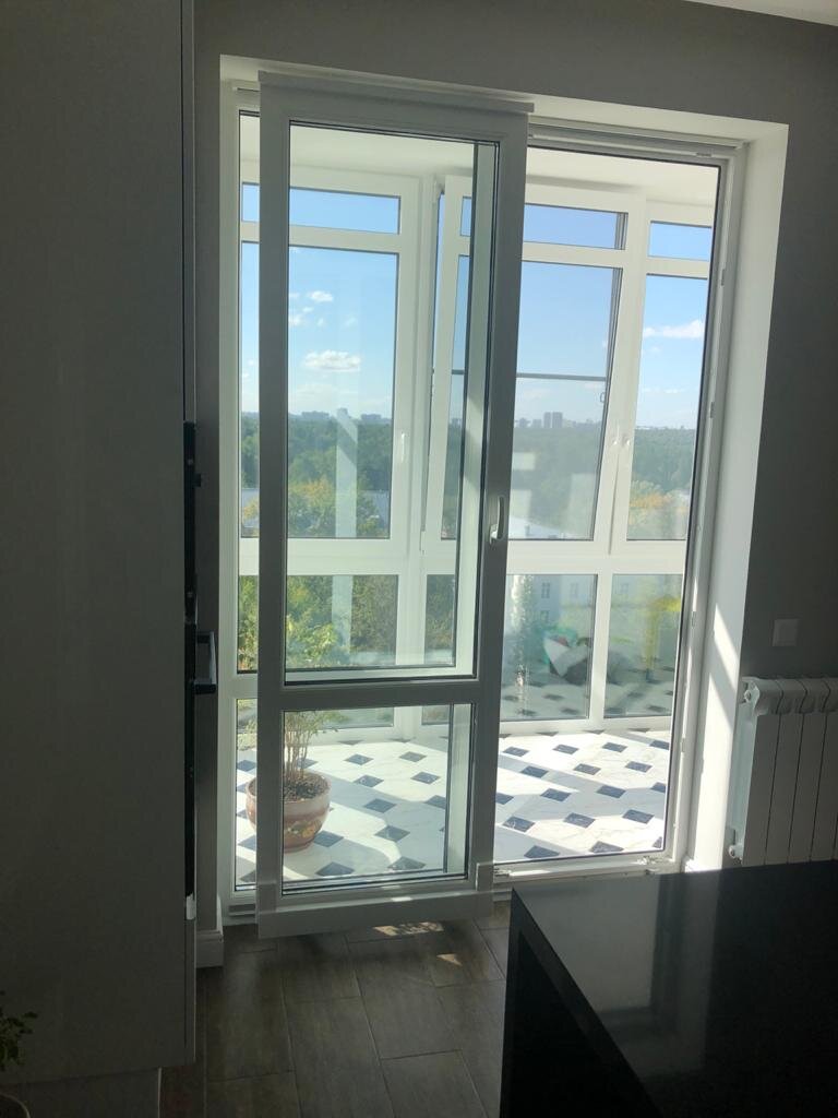 Объединение балкона с комнатой- французское окно.