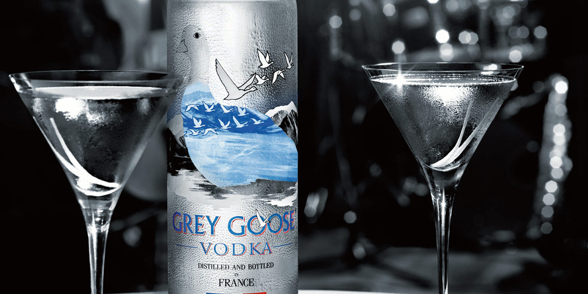 Преподносится напиток нам, конечно, красиво...