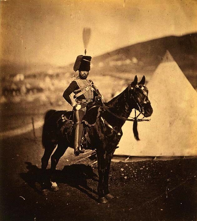 Британский гусарский офицер в 1855 году.