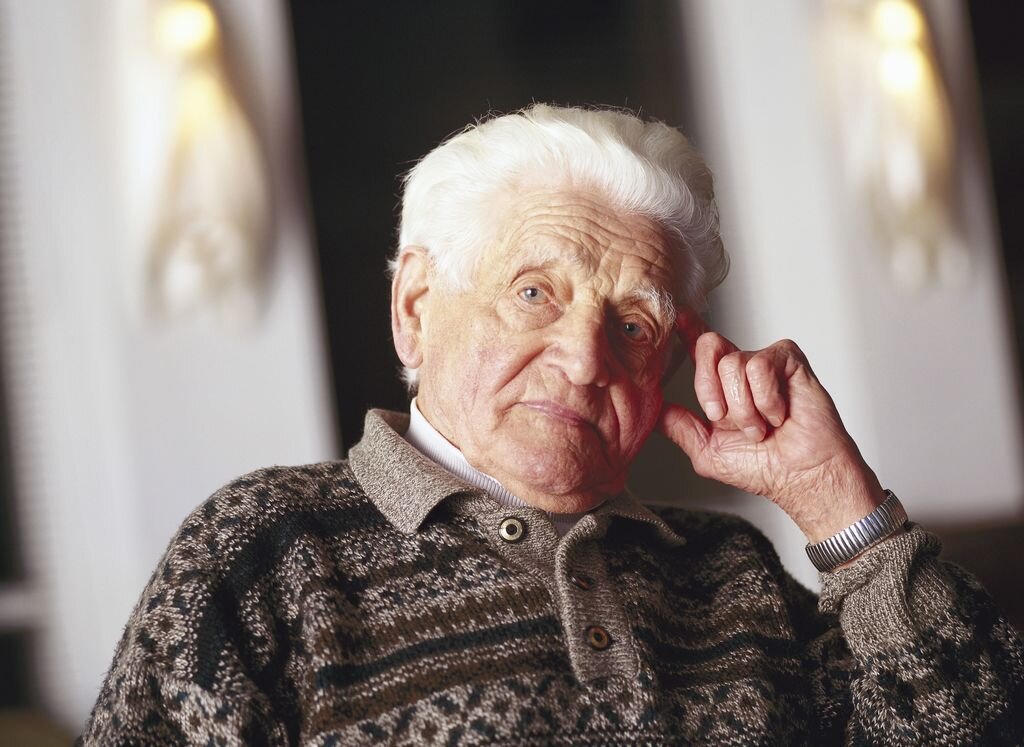   Старческая деменция – это психическое заболевание, при котором деятельность мозга нарушается. Это патологический процесс, который приводит к слабоумию.