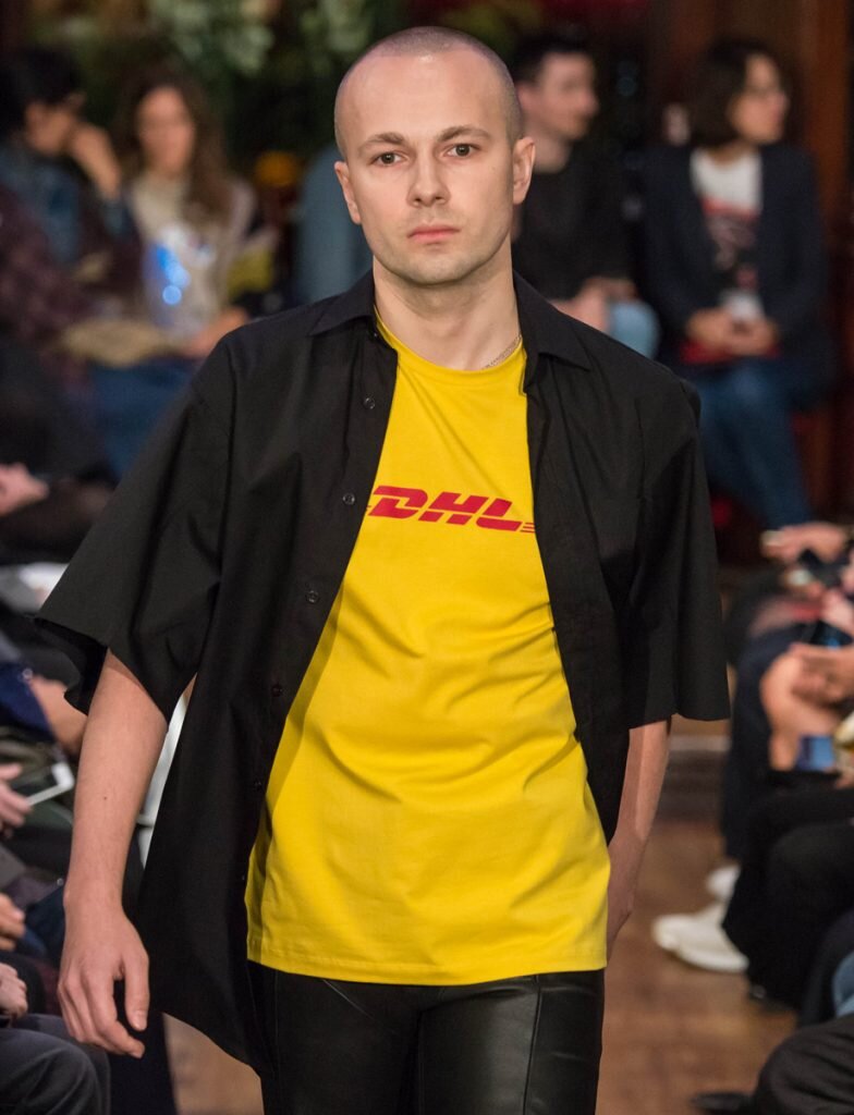 Vetements S/S-2016. Знаменитая желтая футболка DHL. Фото взято из Яндекс поиск.