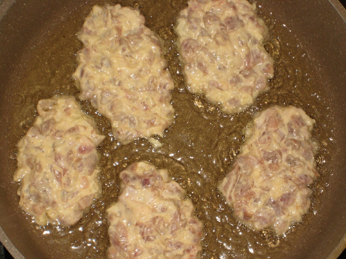 Котлеты рубленые из куриной грудки рецепт на сковороде с майонезом и мукой пышные фото пошагово