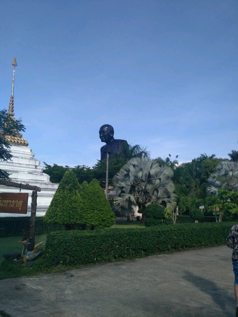 Статуя черного монаха, Пхукет. Вот это - святой человек. К истории, кстати, не имеет никакого отношения.