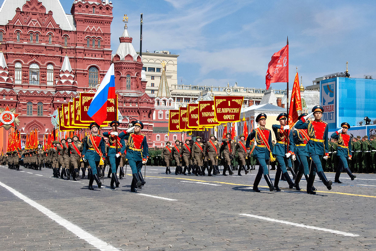 Парад. Нужен ли он сейчас ?