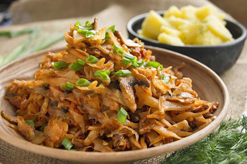 Тушеная капуста с шампиньонами для диабетиков