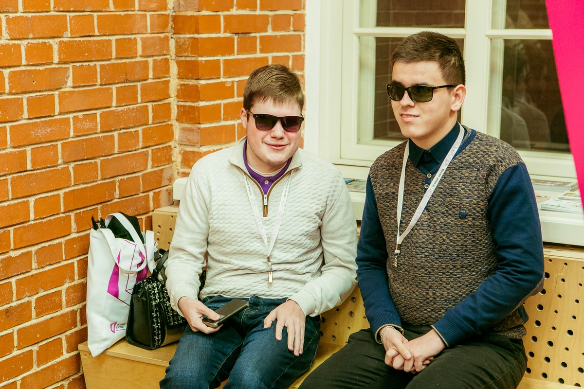 В период самоизоляции люди с инвалидностью столкнулись с такими же сложностями, как и все остальные: многим пришлось заказывать еду онлайн, оформлять документы, совершать финансовые операции. Однако, далеко не все сервисы оказались доступны для самостоятельного пользования слабовидящими.