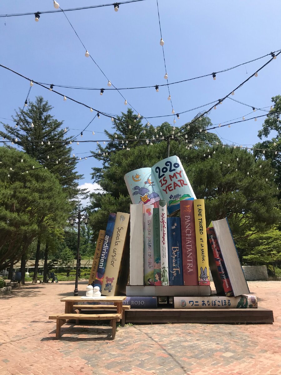 На самом деле, остров больше похож на Арт-объект 