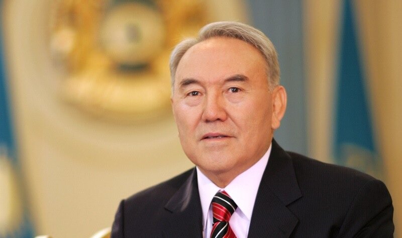 Первый Президент Казахстана Нурсултан Назарбаев заразился коронавирусом, сообщается на сайте Елбасы. 
"В настоящее время Первый Президент Казахстана находится на самоизоляции. К сожалению, последний тест Елбасы на коронавирусную инфекцию показал положительный результат. Повода для беспокойства нет", – говорится в сообщении.
Отмечается, что Нурсултан Назарбаев продолжает работать дистанционно.
Президент Казахстана Касым-Жомарт Токаев пожелал Елбасы скорейшего выздоровления, выказав уверенность в том, что Первый Президент преодолеет болезнь.