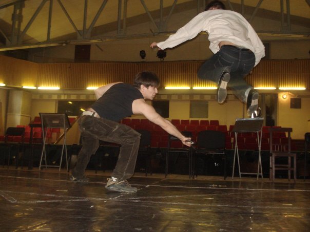 Мариинский театр. Постановка боя для оперы "Псковитянка". Прыжок над оружием выполняет чемпион Мира по акробатике Эрвин.