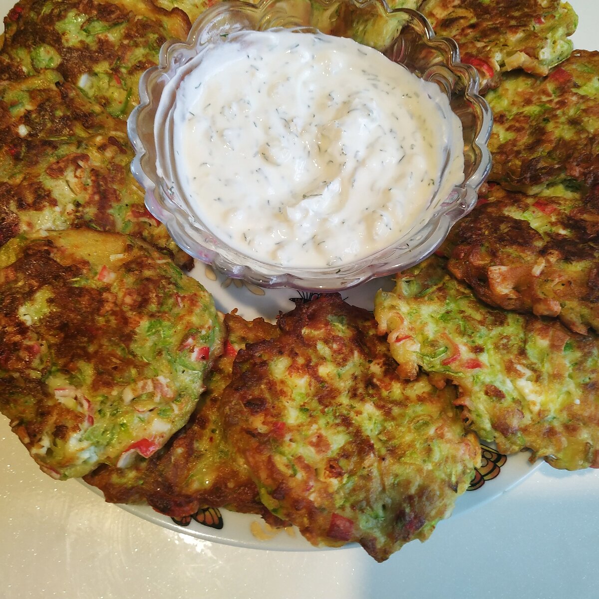 Кабачковые оладьи с сыром и крабовыми палочками