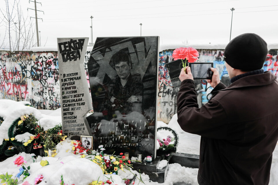 Юрий хой фото в гробу