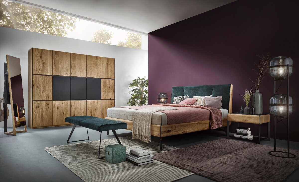 Спальня из массива дуба покоряет своей лаконичностью. Производитель: Thielemeyer, Германия.