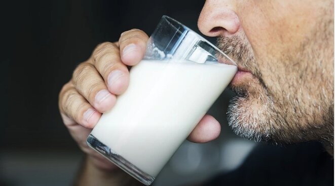 Стакан молока.