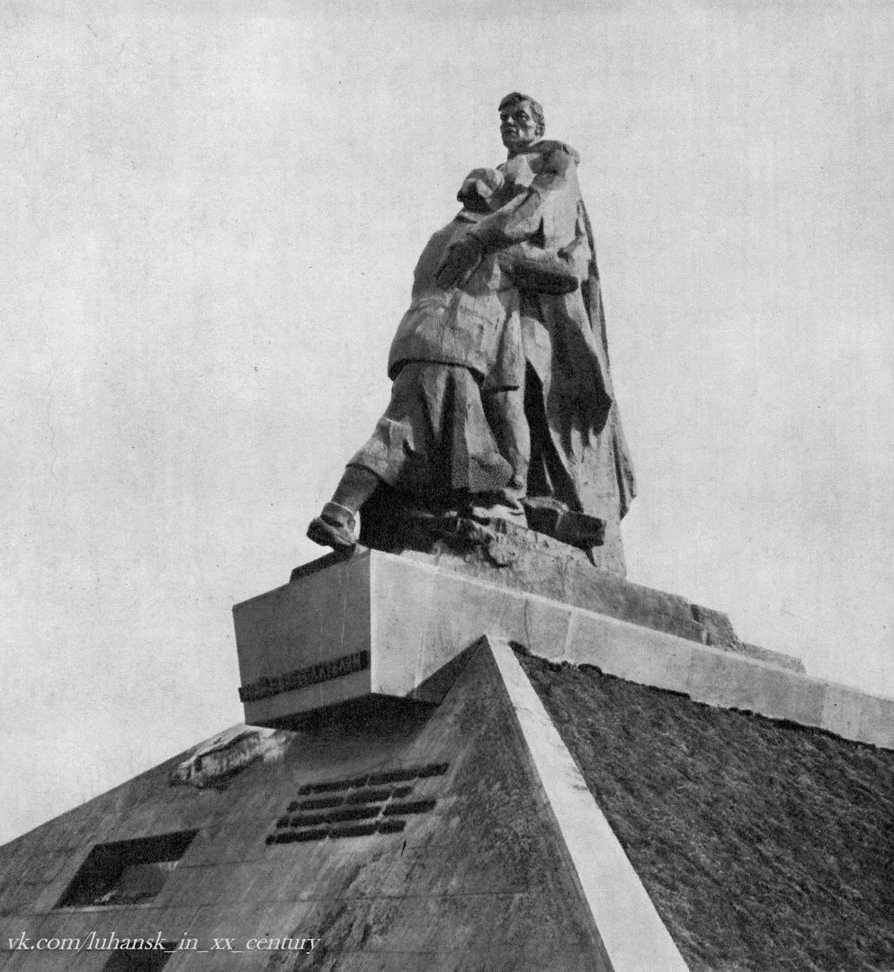 В 1973 году за участие в создании монумента "Украина – освободителям" в поселке Меловом архитекторы Головченко Г. Г., Егоров А. М. и скульпторы Мухин В. И., Овчаренко И. П., Федченко В. Х. , Чумак И.М., Минько В.Ф. были удостоены высшей награды Государственной премии им. Тараса Григорьевича Шевченко.