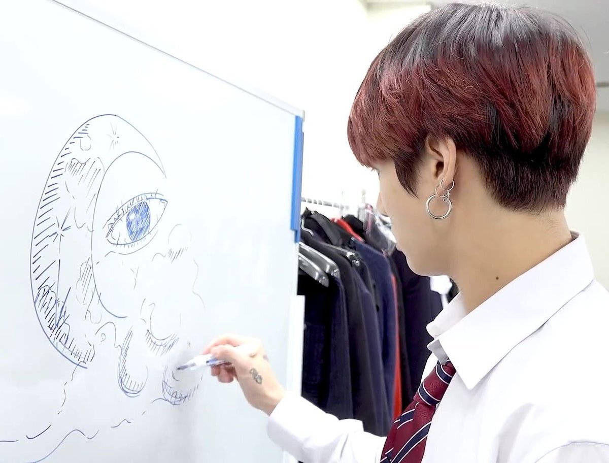 Чонгук рисует. Бтс для срисовки чонгук. Бтс картина чонгука. Бтс картина чонгука. Чон чонгук.