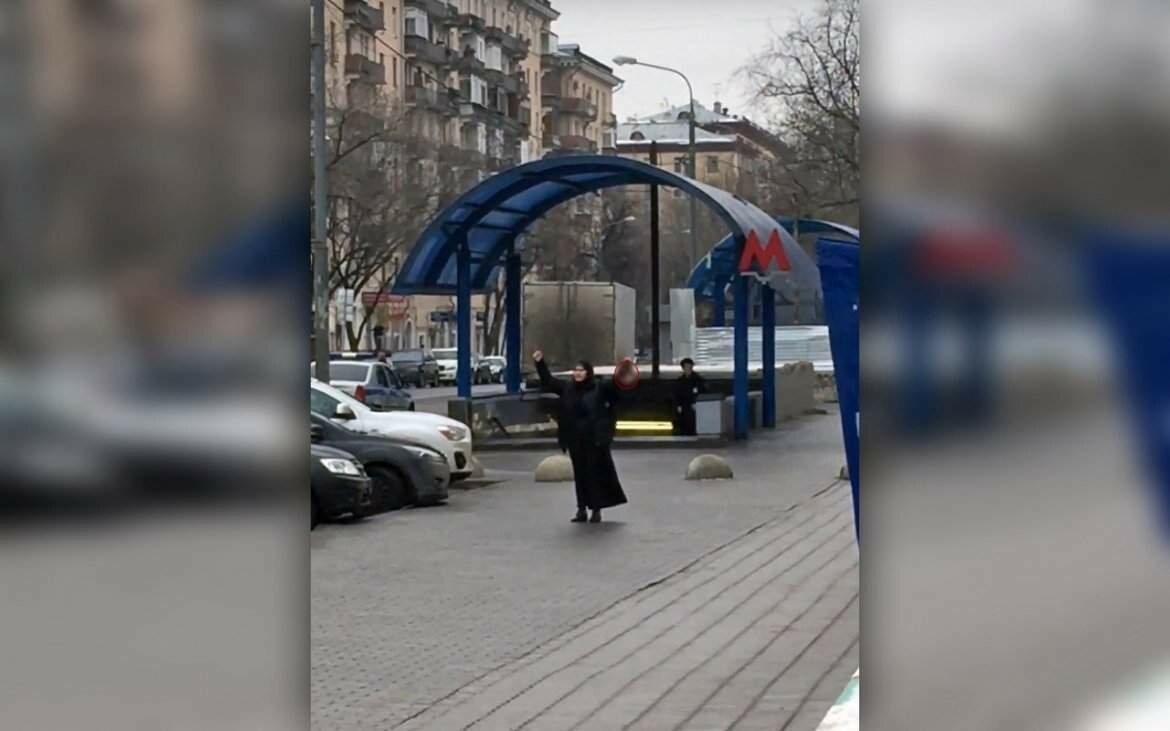 Девушка с головой ребенка. Няня с головой ребенка Октябрьское поле. Няня Гюльчехра Бобокулова. Гюльчехра Бобокулова 2020. Октябрьское поле голова ребенка.