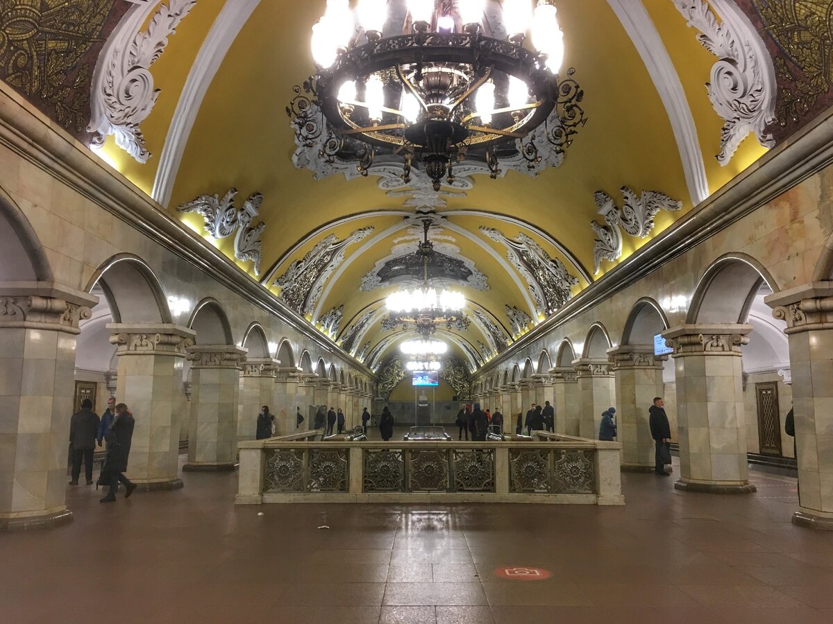 Станция метро "Комсомольская" Кольцевой линии, фото автора. Листайте галерею